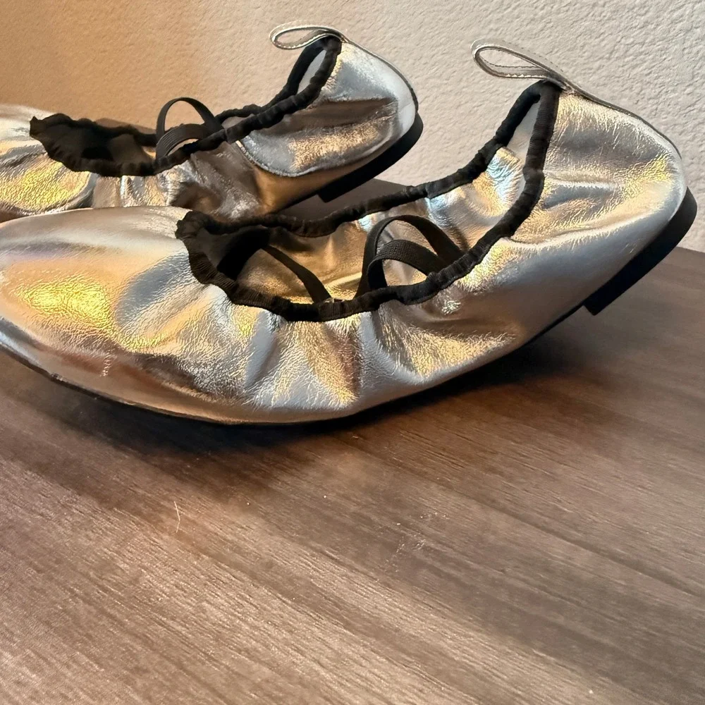 Tory Burch Silver Metallic Soft Scrunch Ballet Flats Women 9M Logo Elastic Strap